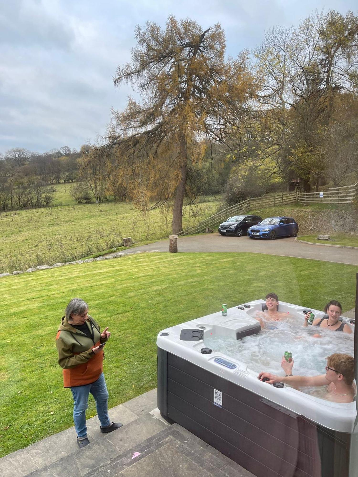 3 Bedroom Barn Conversion With Hot Tub-Garden View - Ty Cerrig Barn Corwen Eksteriør bilde